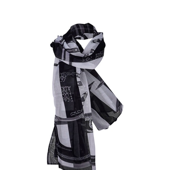 Hermes Bain Pareo Berliner’s Bayade 100% cotton, black, grey, white, 26” by 68”. - Picture 5 of 16